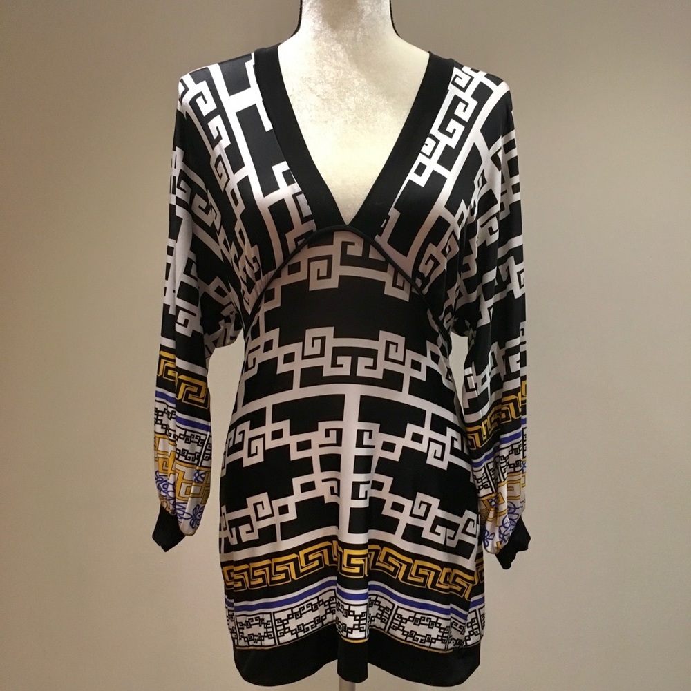 EUC Analili Black & White Briana Top